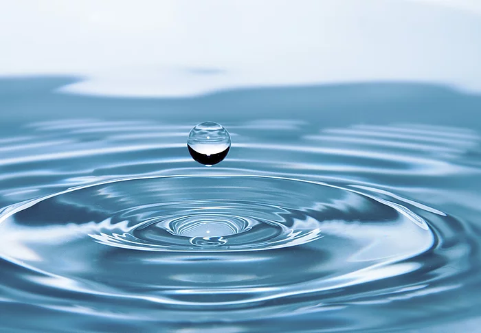 Ein Wassertropfen.